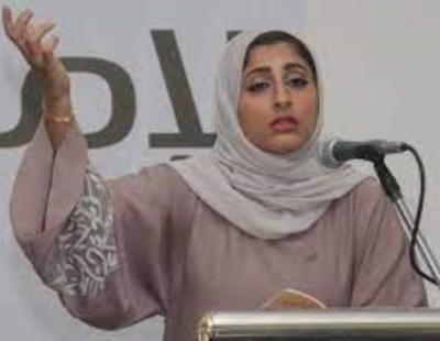الشاعرة العمانية عائشة السيفي تحوز لقب أميرة الشعراء العرب