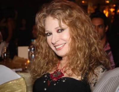 منح أيقونة الإستعراض"نيللى "الهرم الذهبى لإنجاز العمر بمهرجان القاهرة السينمائى