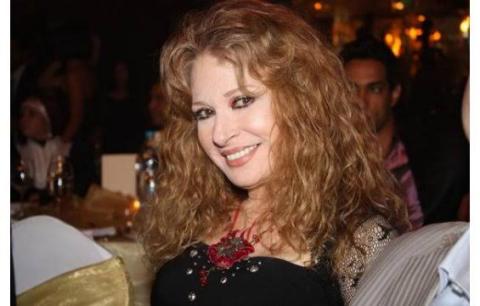 منح أيقونة الإستعراض"نيللى "الهرم الذهبى لإنجاز العمر بمهرجان القاهرة السينمائى