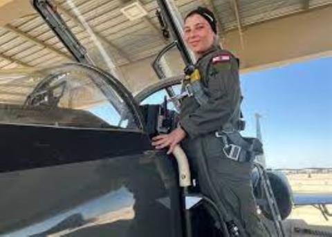 لبنان: جنى صادر أول إمرأة "قائدة طائرة" في الجيش